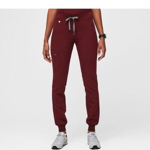 Figs Zamora jogger scrubs in burgundy